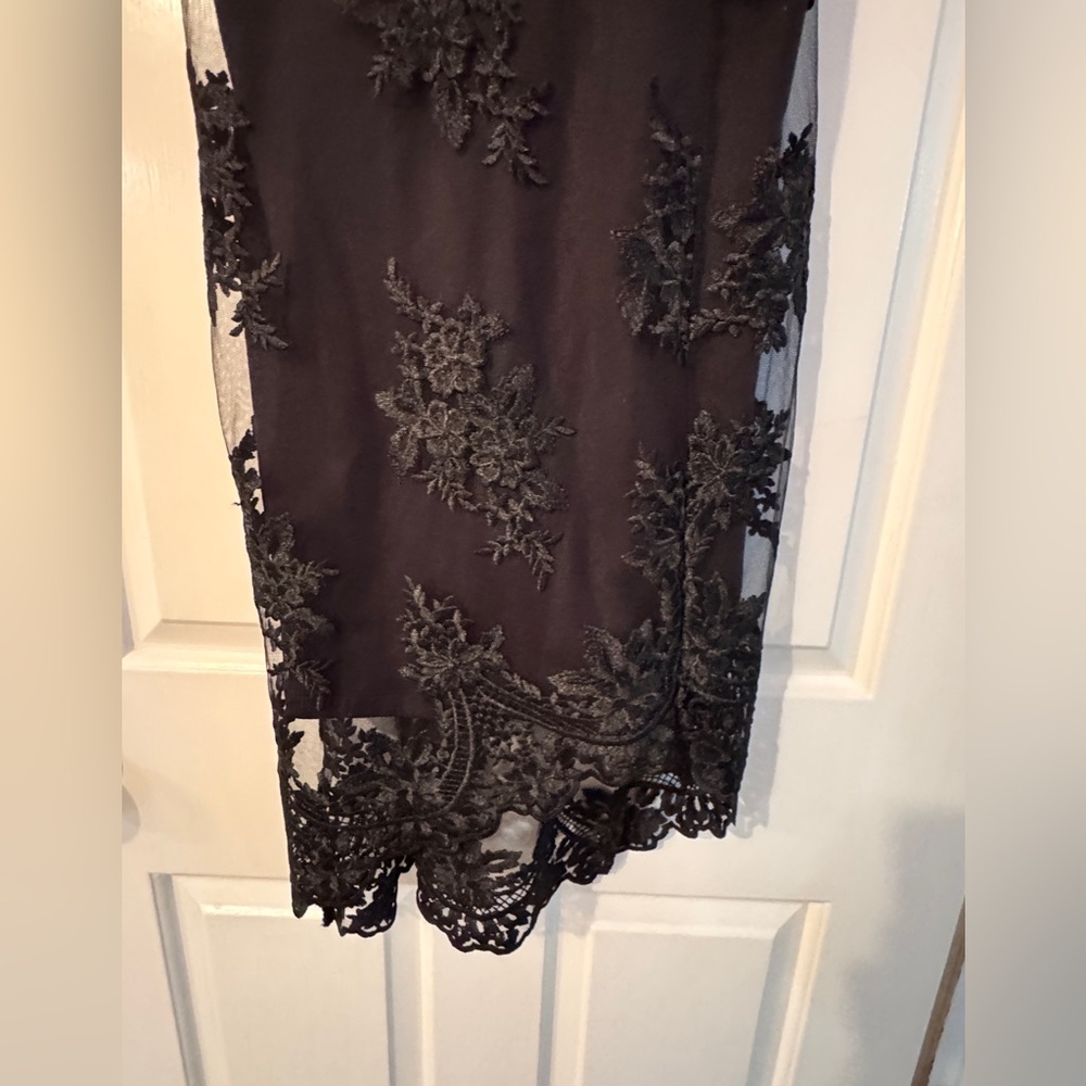 GUESS Embroidered Mesh Illusion Scalloped Hem Asymmetrical Dress Size 0 EUC - Picture 6 of 13